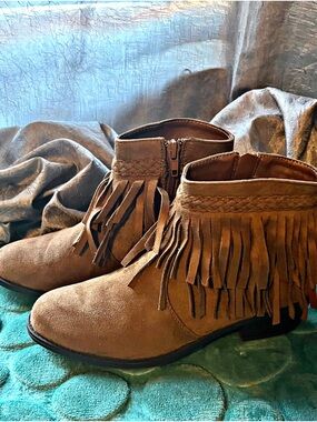 Refresh Fringe Faux Suede Ankle Boots for Women - Brown Pre Owned Size 6